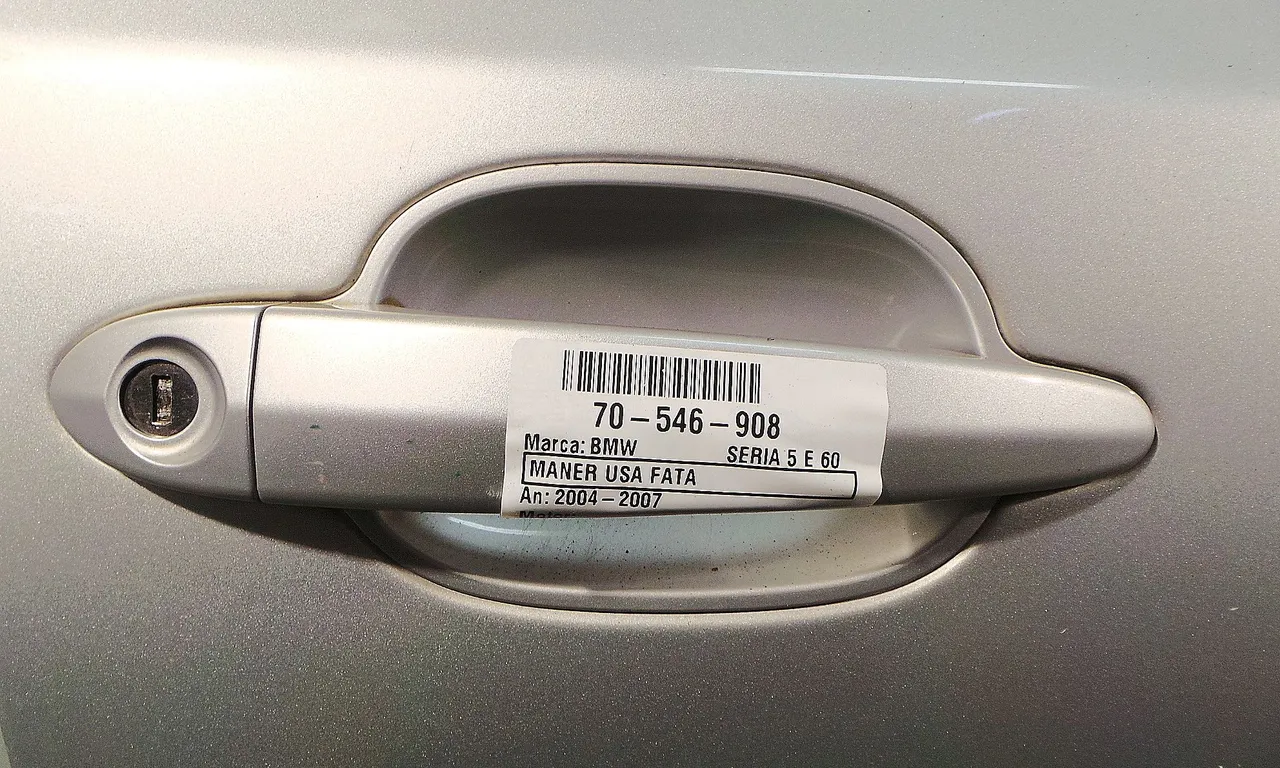 MANER USA FATA DREAPTA BMW 5 2001-2010