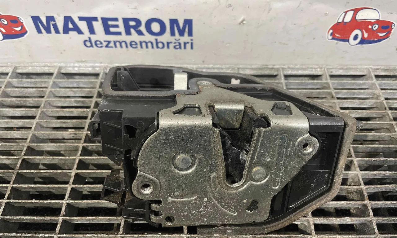 INCUIETOARE USA FATA DREAPTA BMW 5 2004-2010