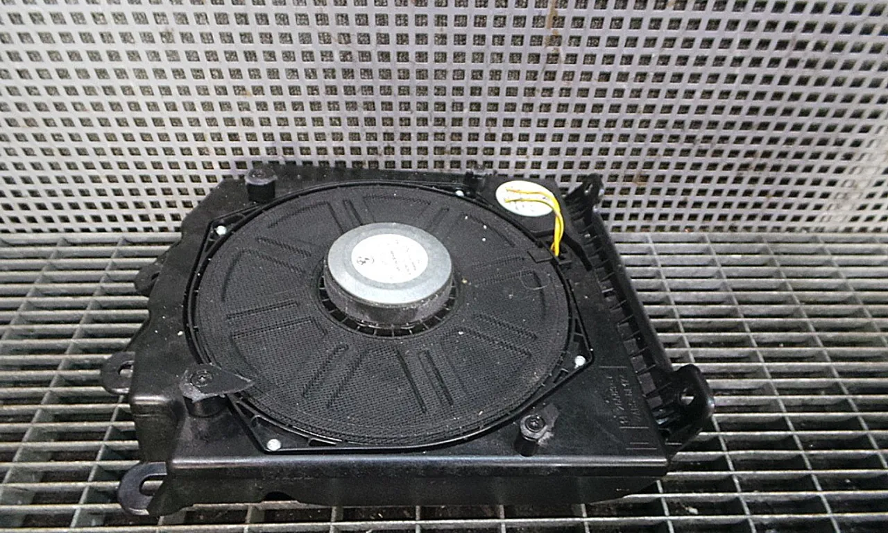 DIFUZOR AUDIO BMW 5 2004-2010