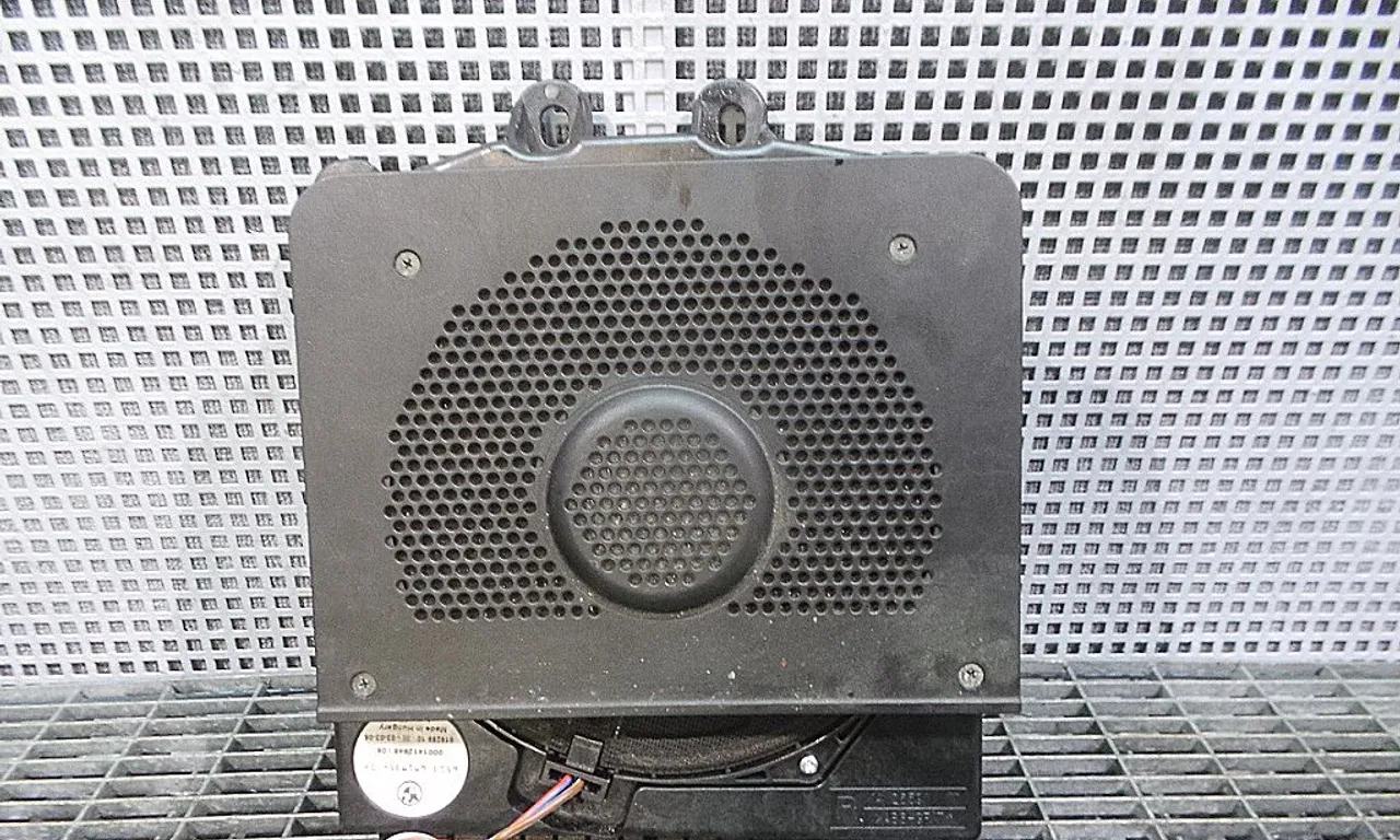 DIFUZOR AUDIO BMW 5 2004-2010
