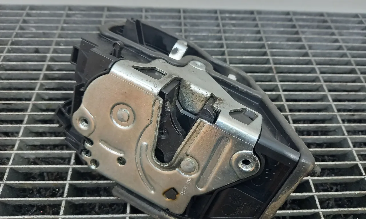 INCUIETOARE USA SPATE DREAPTA BMW 5 2009-2017