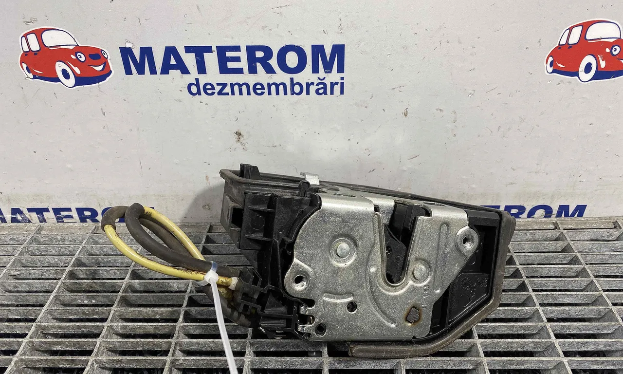 INCUIETOARE USA SPATE DREAPTA BMW 5 2009-2016