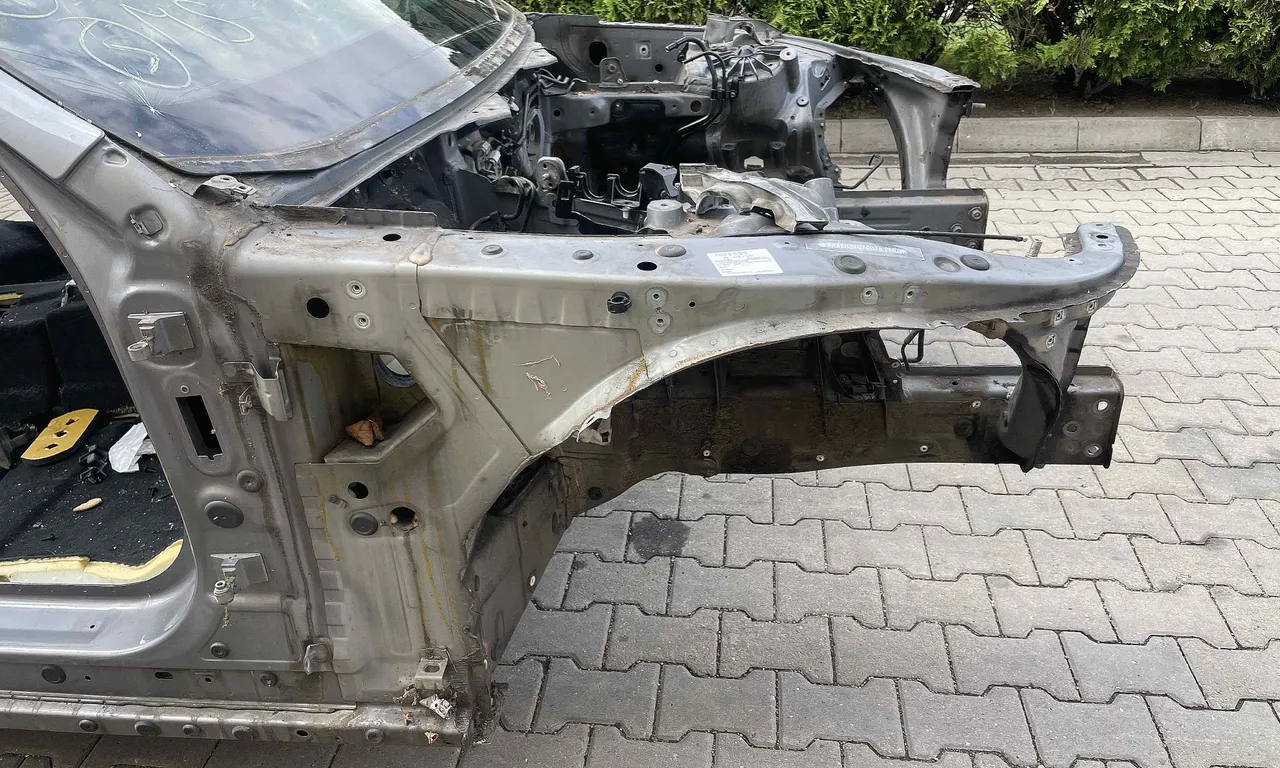LONJERON DREAPTA BMW 5 2009-2016