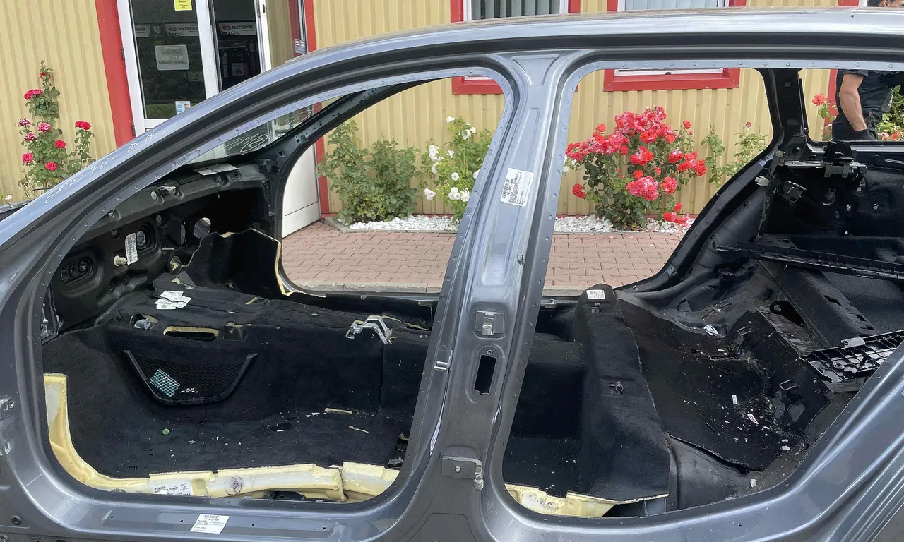 STALP MIJLOC STANGA BMW 5 2009-2016
