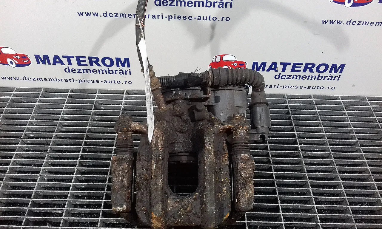 ETRIER SPATE DREAPTA BMW 5 2009-2016