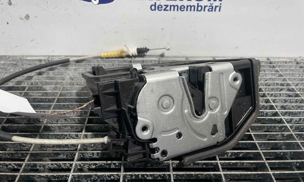 INCUIETOARE USA SPATE DREAPTA BMW 5 2009-2017