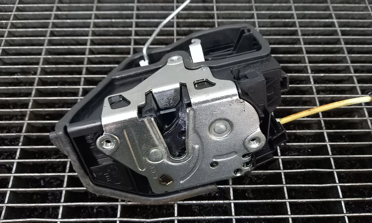 INCUIETOARE USA SPATE STANGA BMW 5 2009-2017