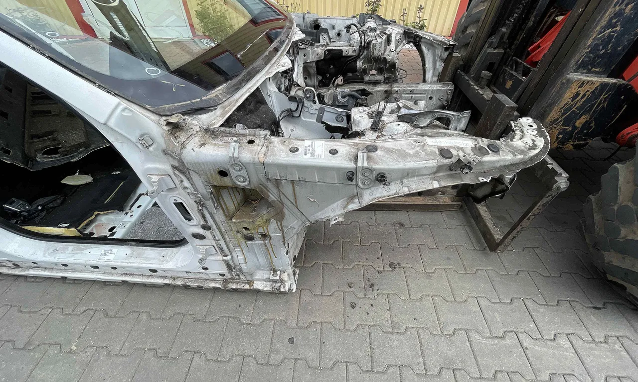 LONJERON DREAPTA BMW 5 2009-2017
