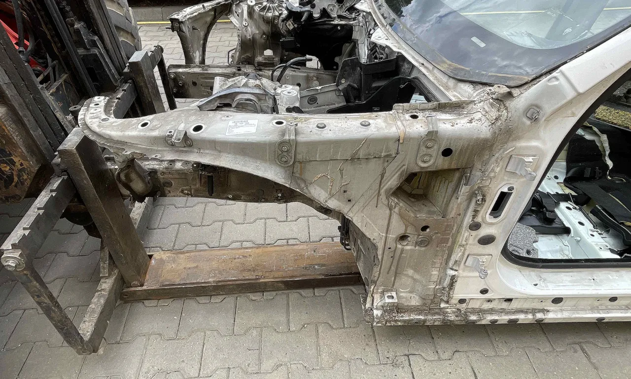 LONJERON STANGA BMW 5 2009-2017