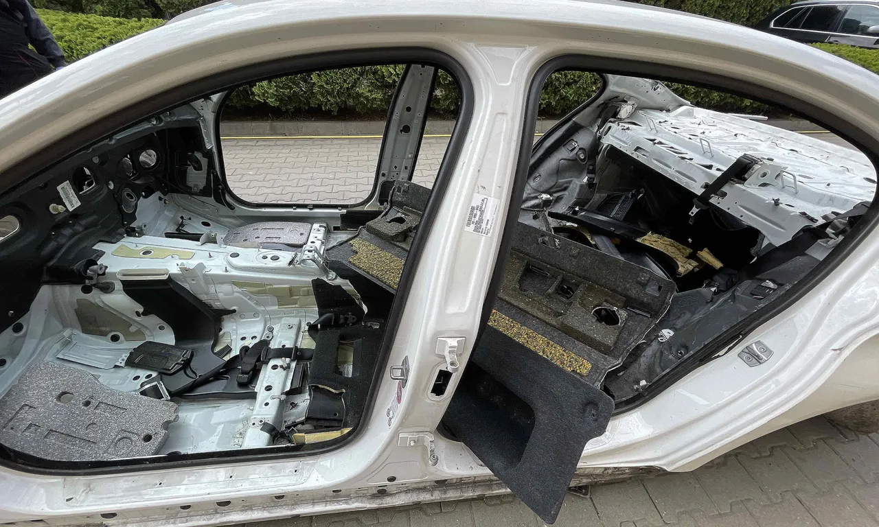 STALP MIJLOC STANGA BMW 5 2009-2017