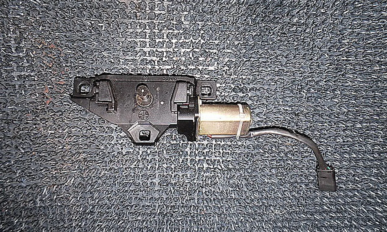INCUIETOARE CAPOTA SPATE BMW 7 2001-2009