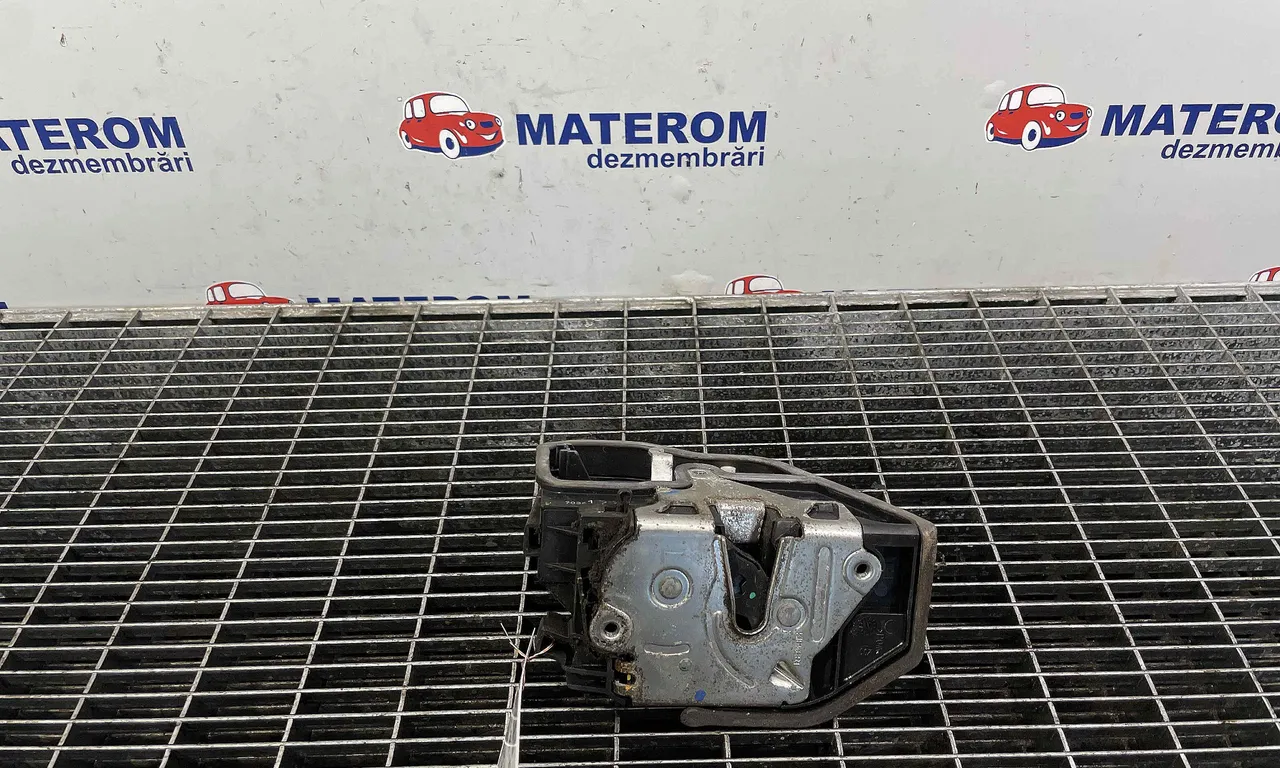 INCUIETOARE USA SPATE DREAPTA BMW 7 2001-2009