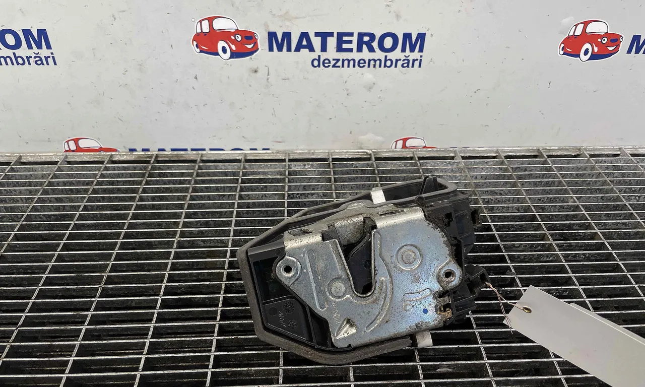 INCUIETOARE USA SPATE STANGA BMW 7 2001-2009