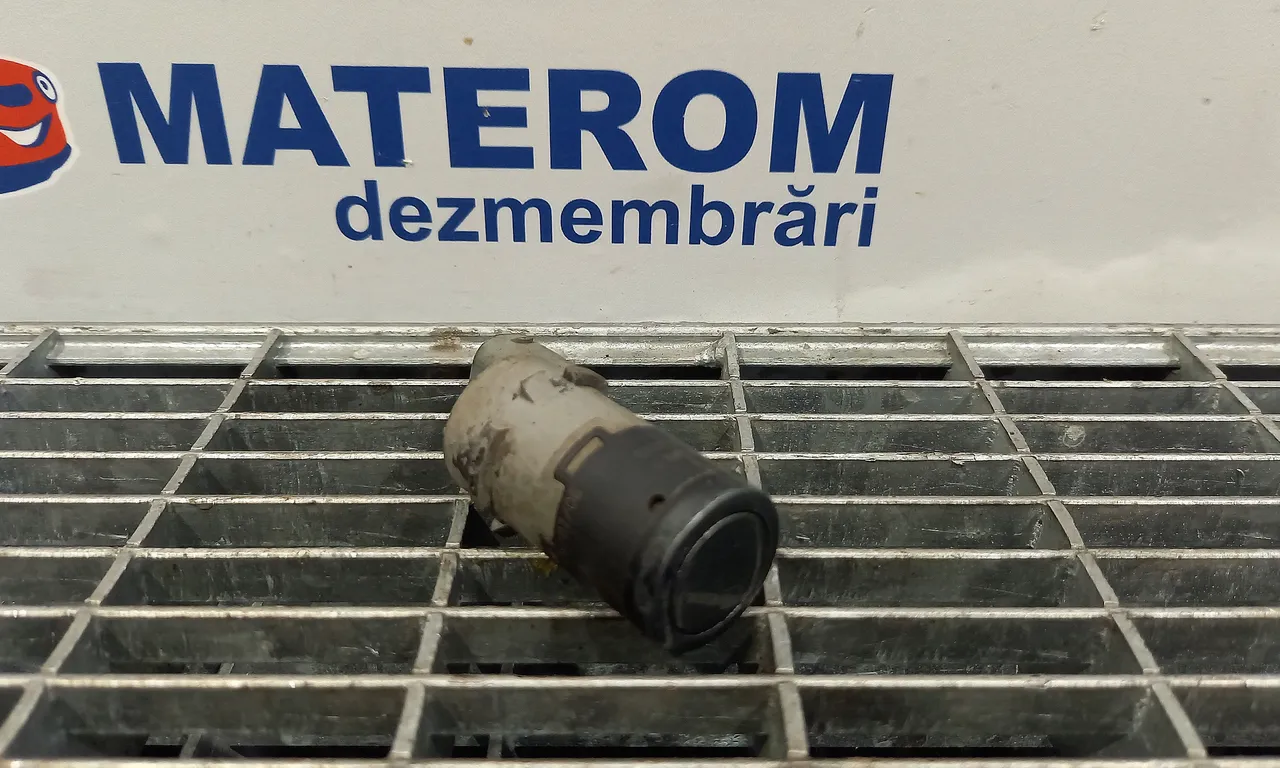 SENZOR PARCARE FATA BMW 7 2001-2009