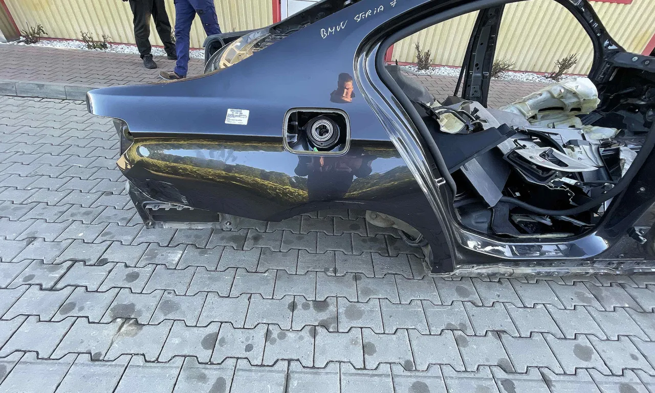 ARIPA SPATE DREAPTA BMW 7 2008-2015