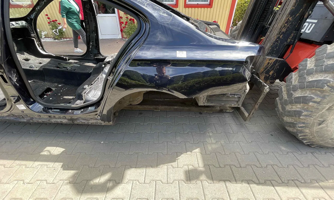 ARIPA SPATE STANGA BMW 7 2008-2015