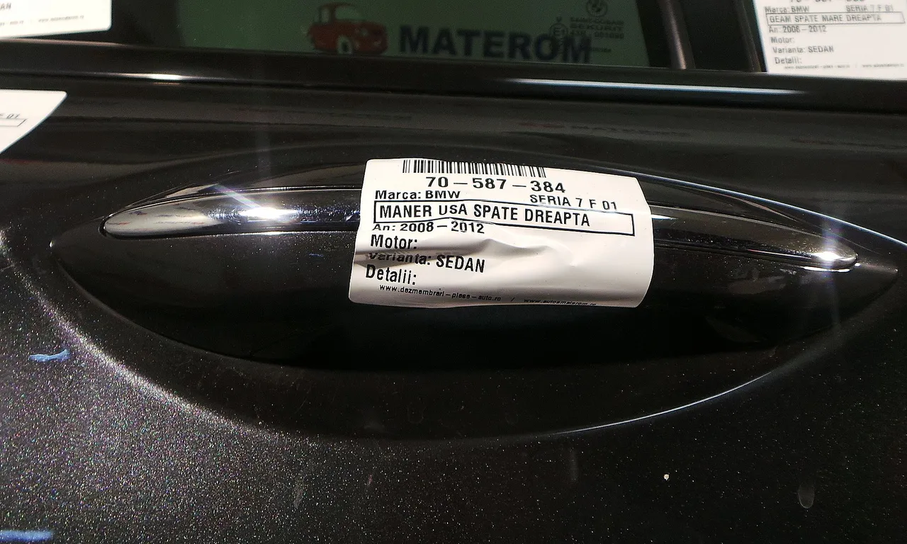MANER USA SPATE DREAPTA BMW 7 2008-2015