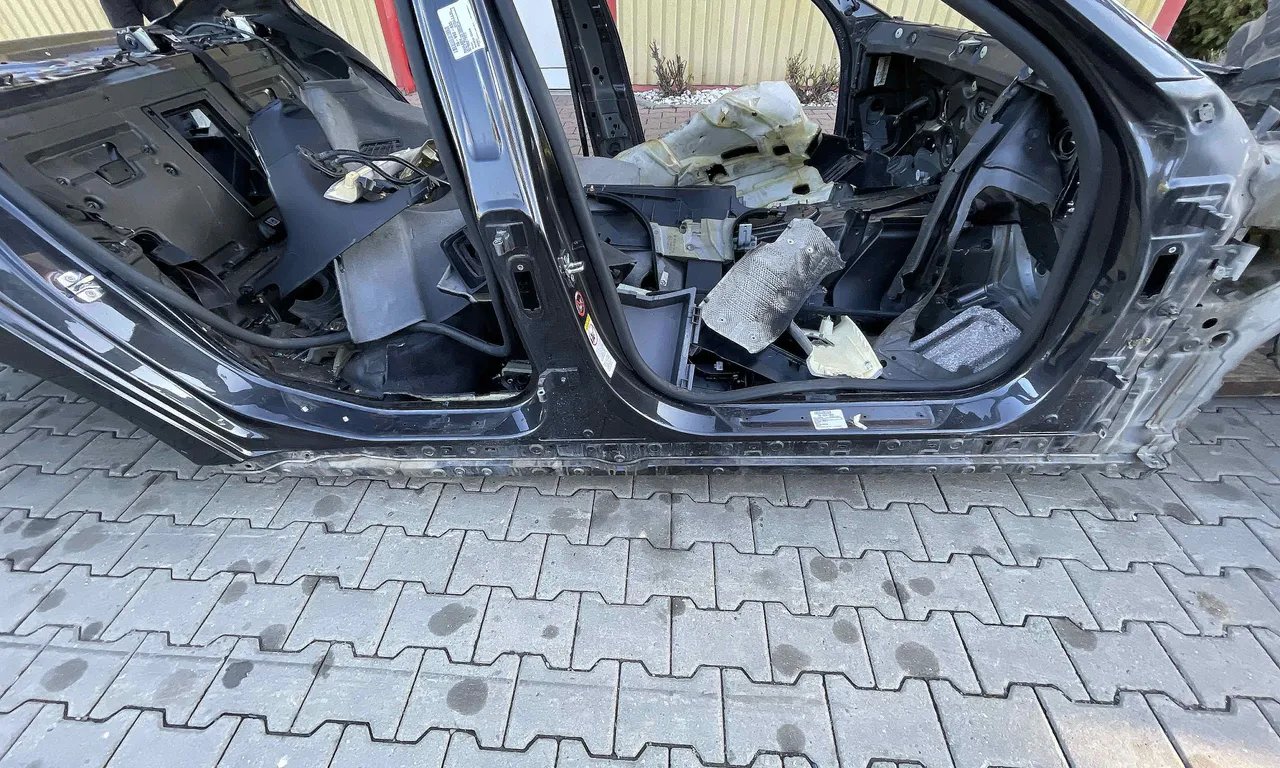 PRAG DREAPTA BMW 7 2008-2015