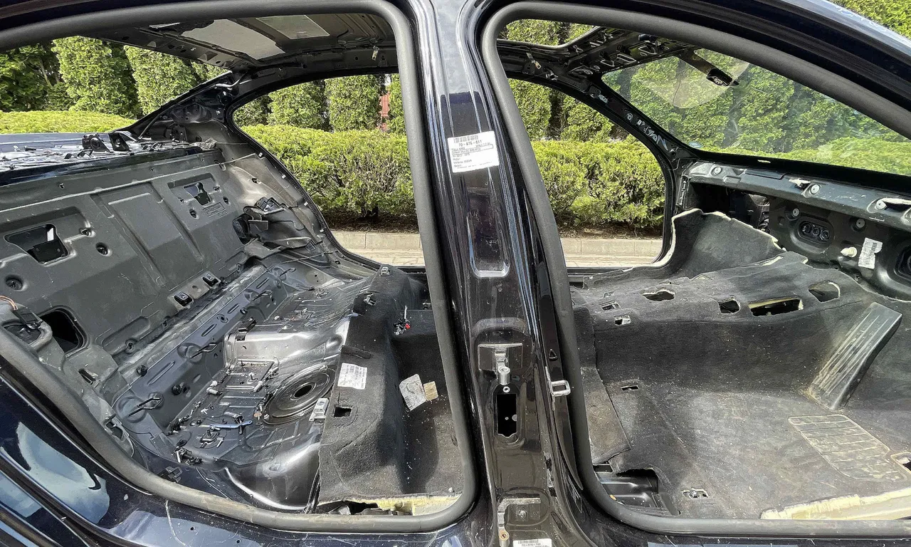 STALP MIJLOC DREAPTA BMW 7 2008-2015