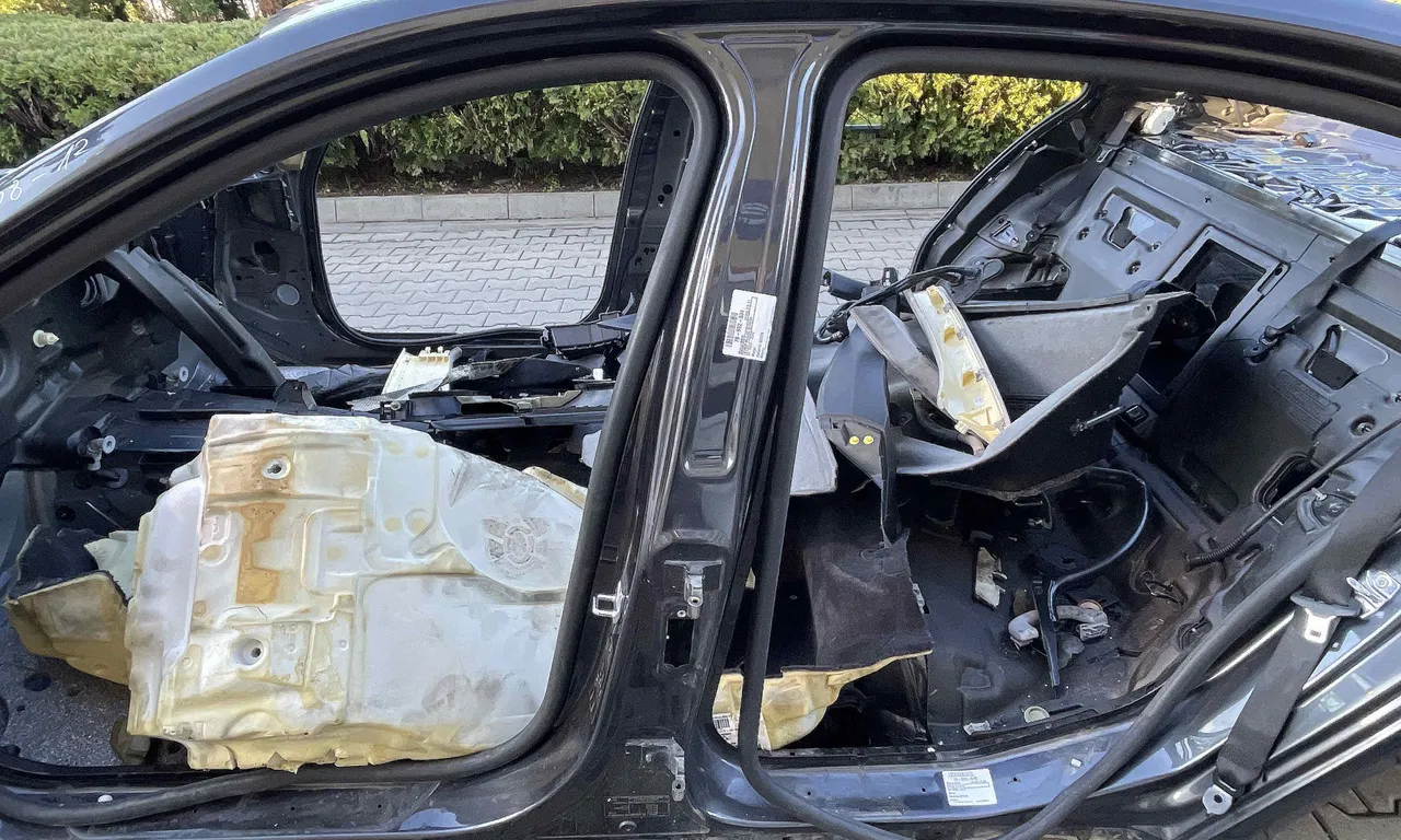 STALP MIJLOC STANGA BMW 7 2008-2015