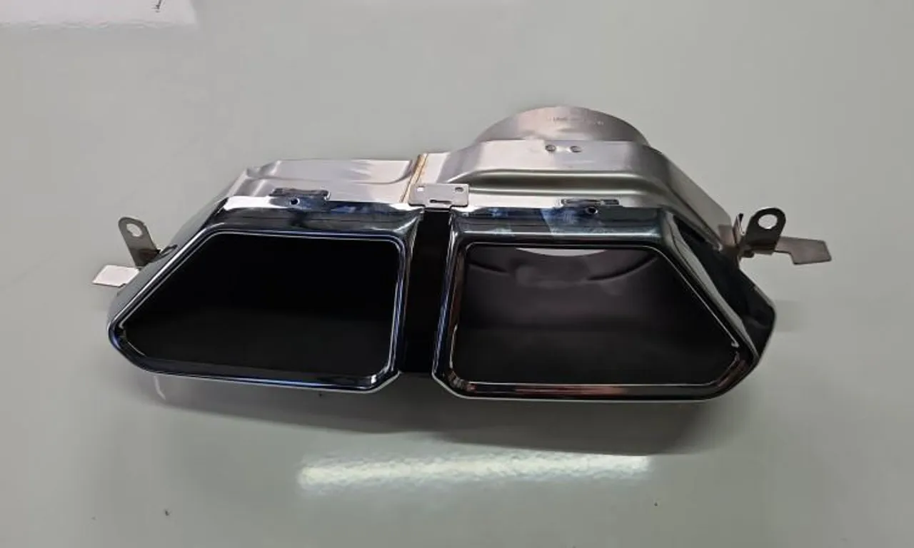 Tips/ornament esapament stanga BMW 7 2022-null