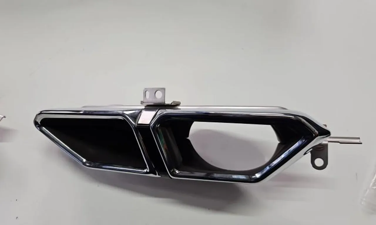 Tips/ornament esapament stanga BMW 7 2022-null