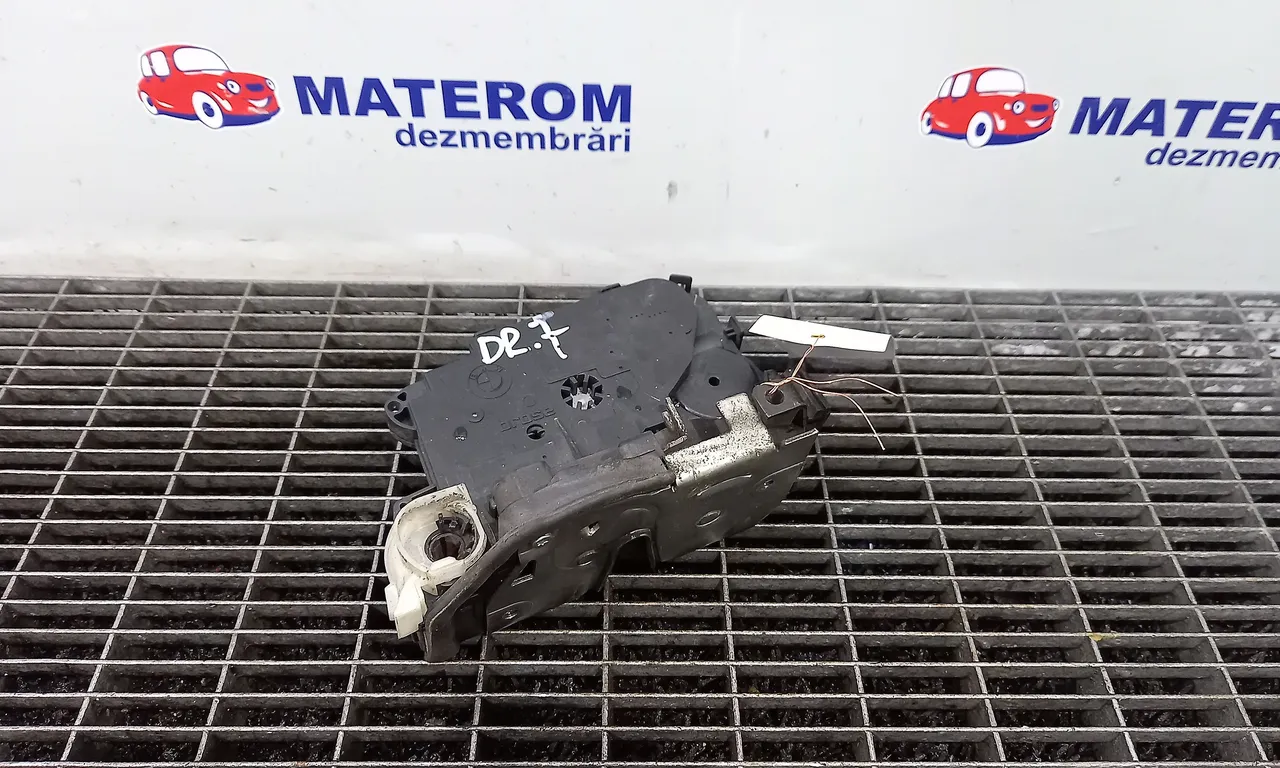INCUIETOARE USA FATA DREAPTA BMW X1 2009-2015