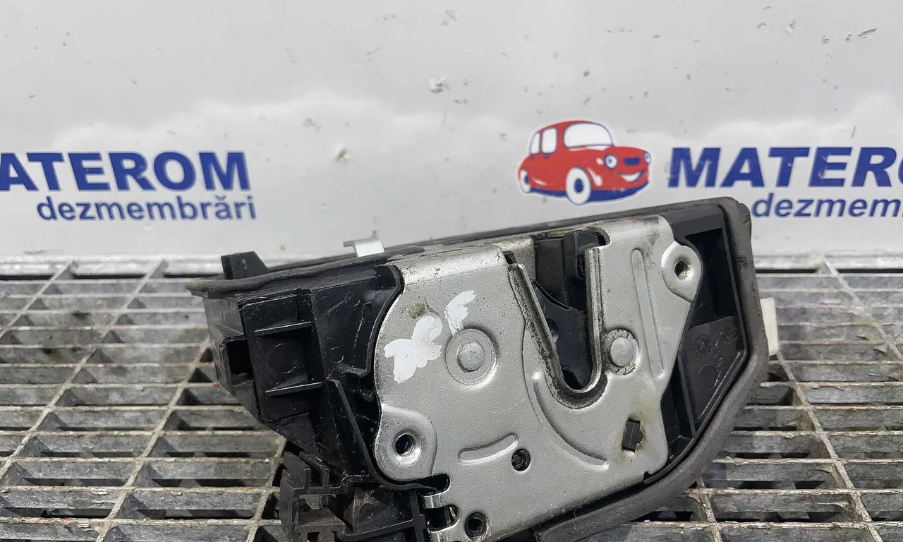 INCUIETOARE USA FATA DREAPTA BMW X1 2009-2015