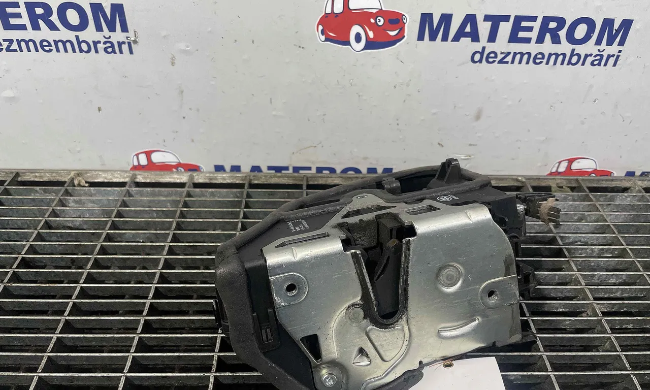INCUIETOARE USA FATA STANGA BMW X1 2009-2015