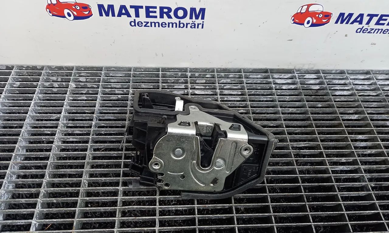 INCUIETOARE USA SPATE DREAPTA BMW X1 2009-2015