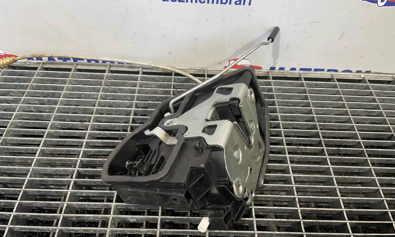 INCUIETOARE USA SPATE DREAPTA BMW X1 2009-2015