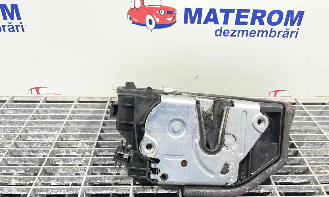 INCUIETOARE USA SPATE DREAPTA BMW X1 2009-2015