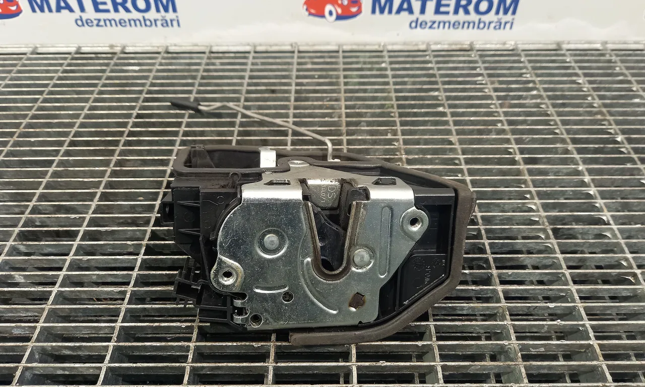 INCUIETOARE USA SPATE DREAPTA BMW X1 2009-2015