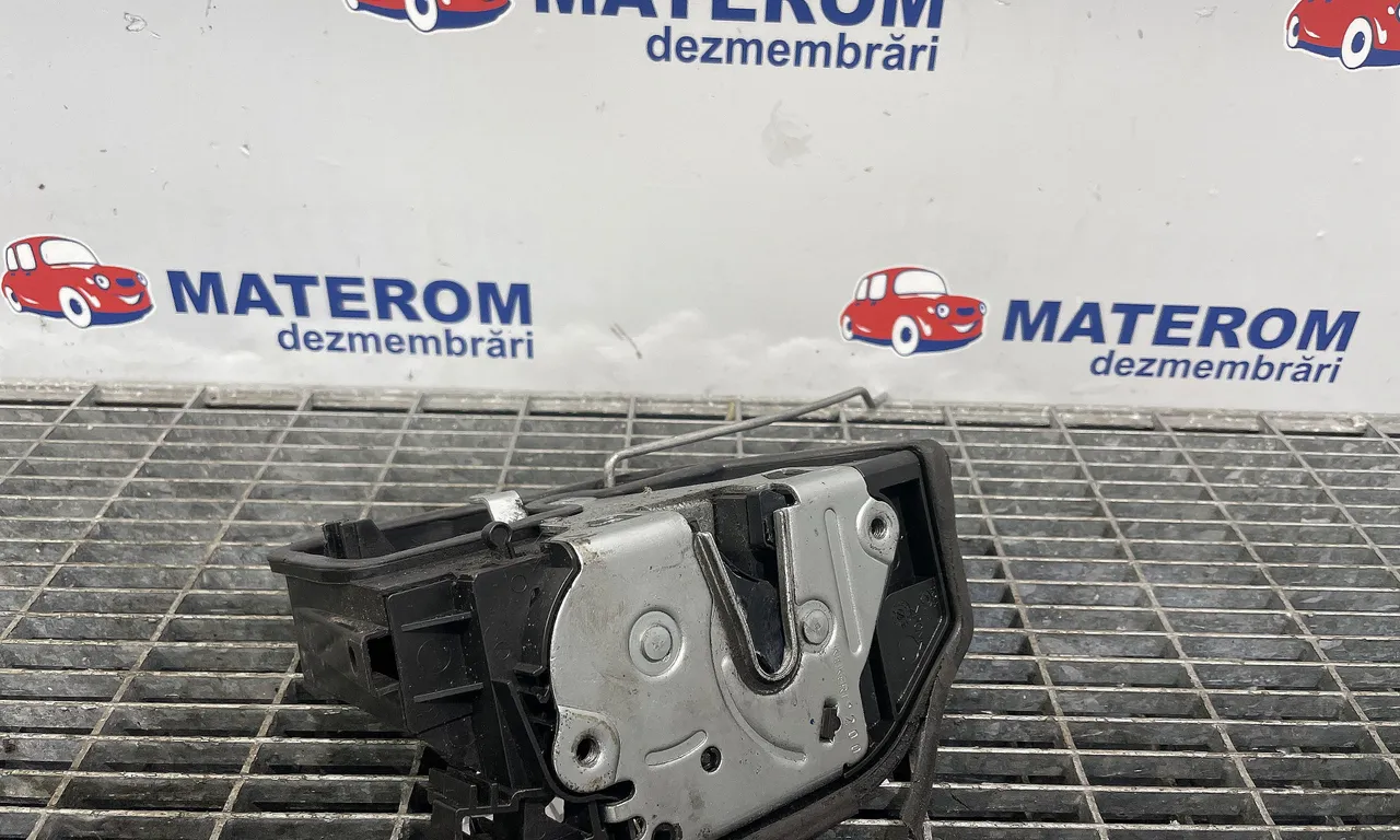 INCUIETOARE USA SPATE DREAPTA BMW X1 2009-2015