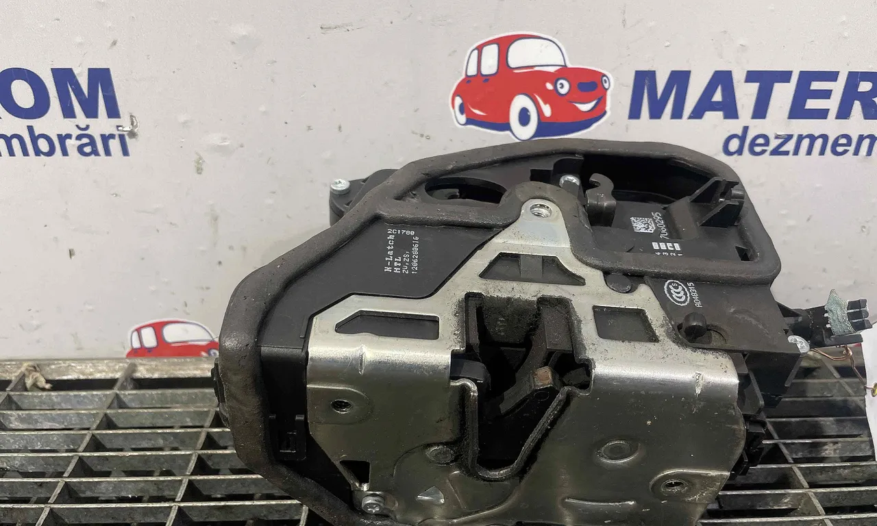 INCUIETOARE USA SPATE STANGA BMW X1 2009-2015