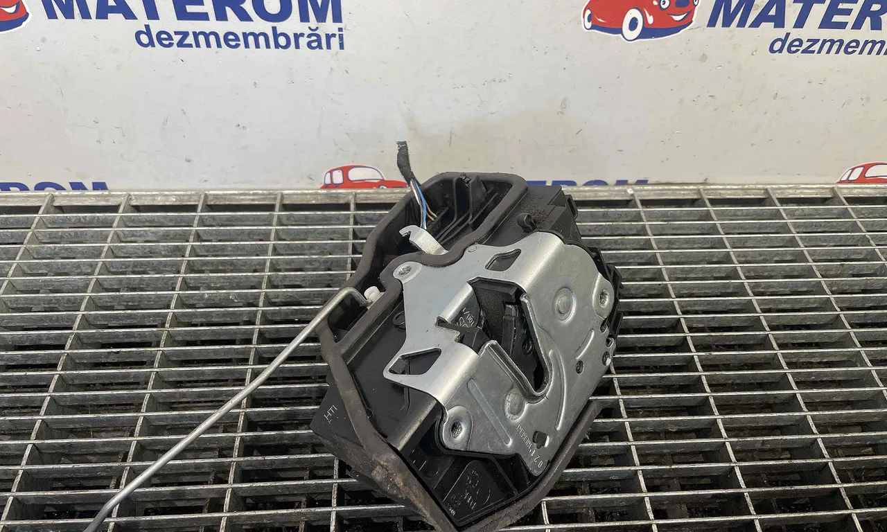INCUIETOARE USA SPATE STANGA BMW X1 2009-2015