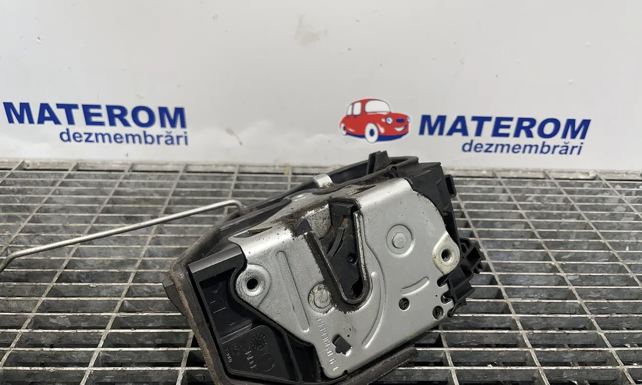 INCUIETOARE USA SPATE STANGA BMW X1 2009-2015