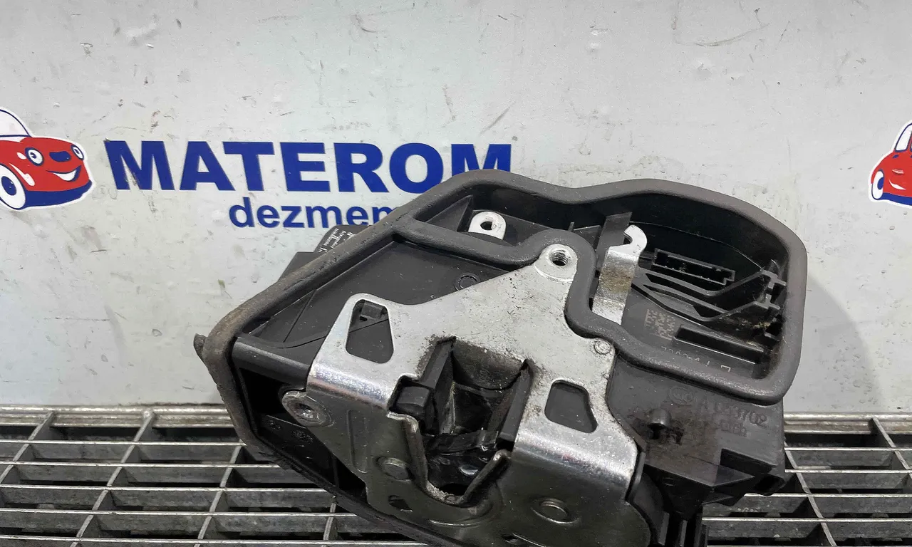 INCUIETOARE USA SPATE STANGA BMW X1 2009-2015