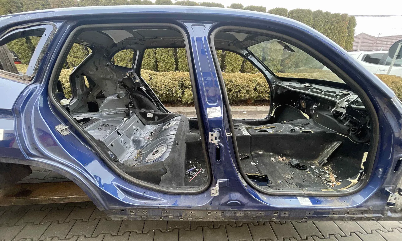 STALP MIJLOC DREAPTA BMW X1 2009-2015