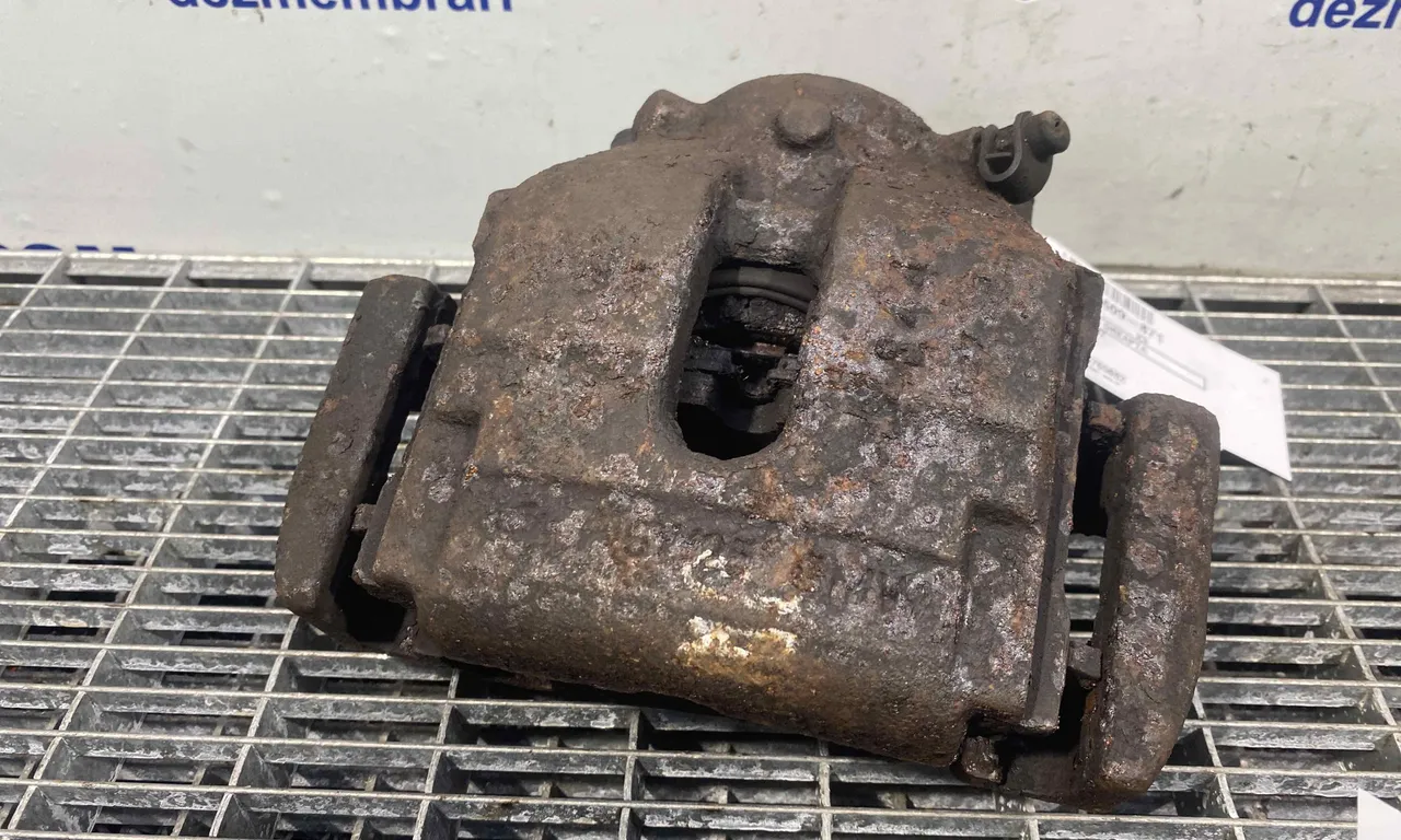 ETRIER FATA DREAPTA BMW X3 2003-2011