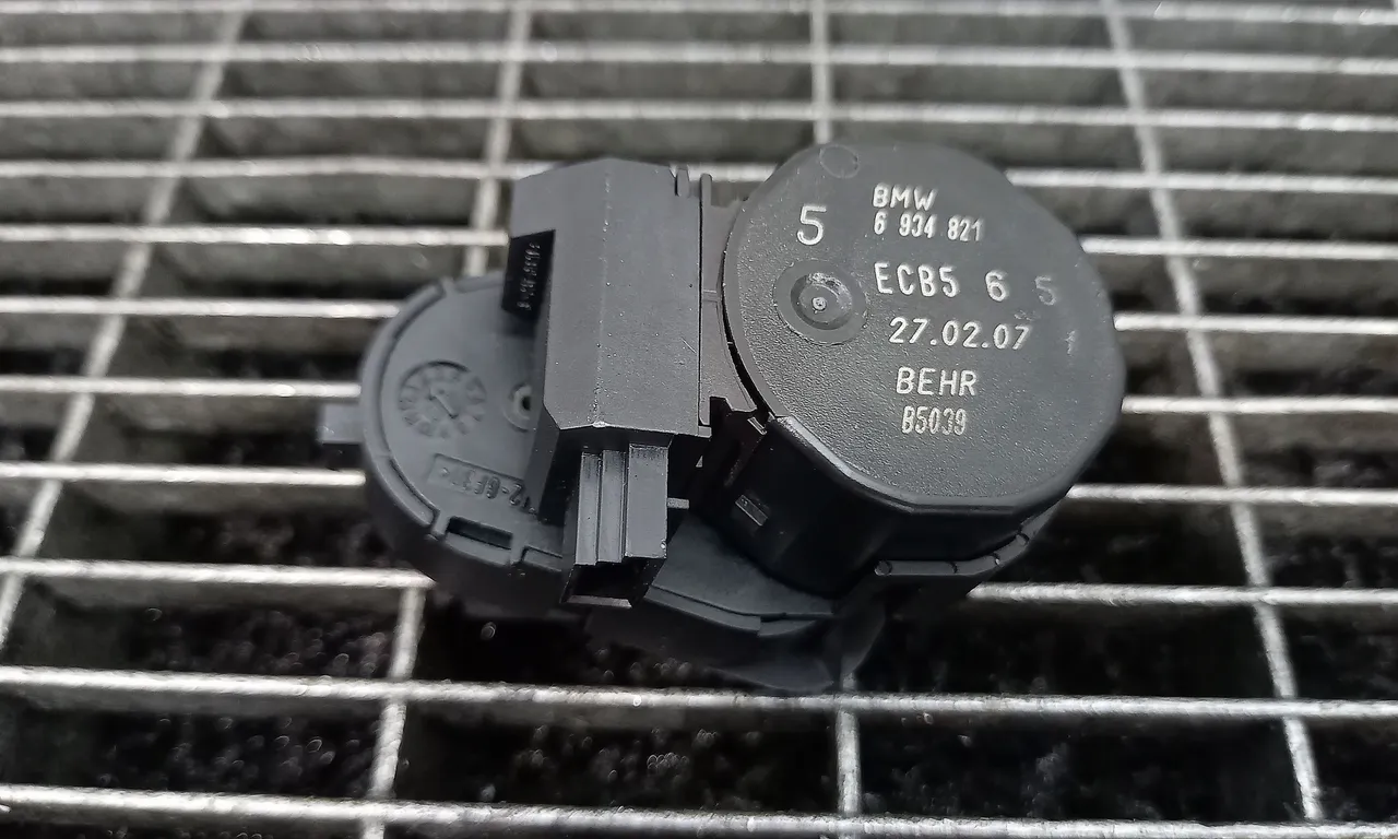 MOTORAS CLAPETA INCALZIRE BMW X3 2003-2011