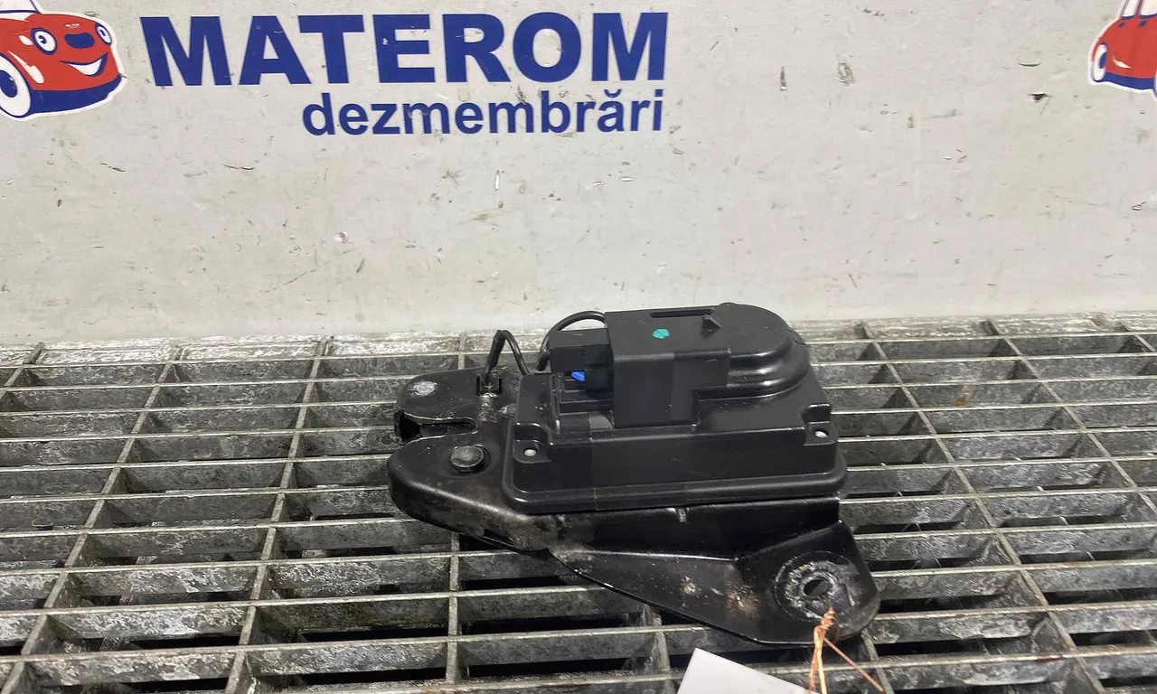INCUIETOARE CAPOTA SPATE CHRYSLER 300C 2010-2014