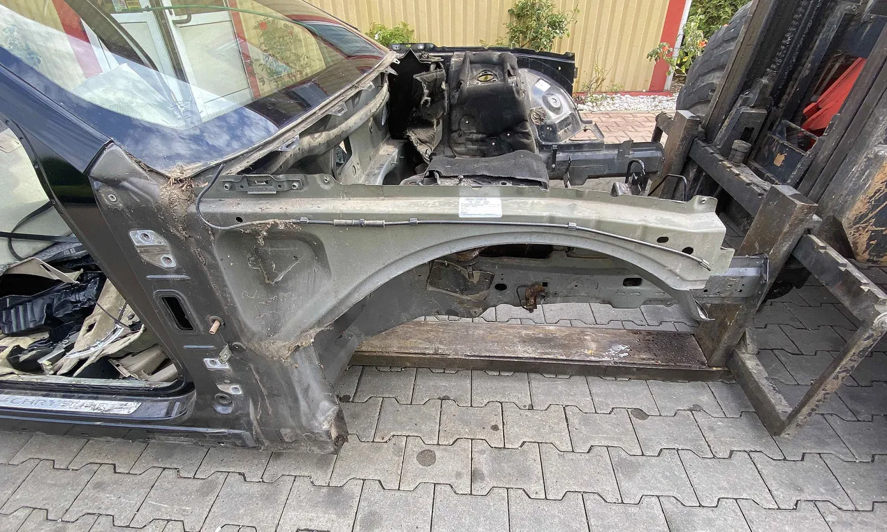LONJERON DREAPTA CHRYSLER 300C 2010-2014