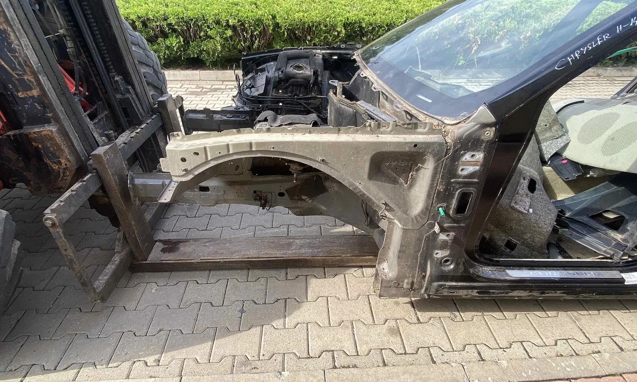 LONJERON STANGA CHRYSLER 300C 2010-2014