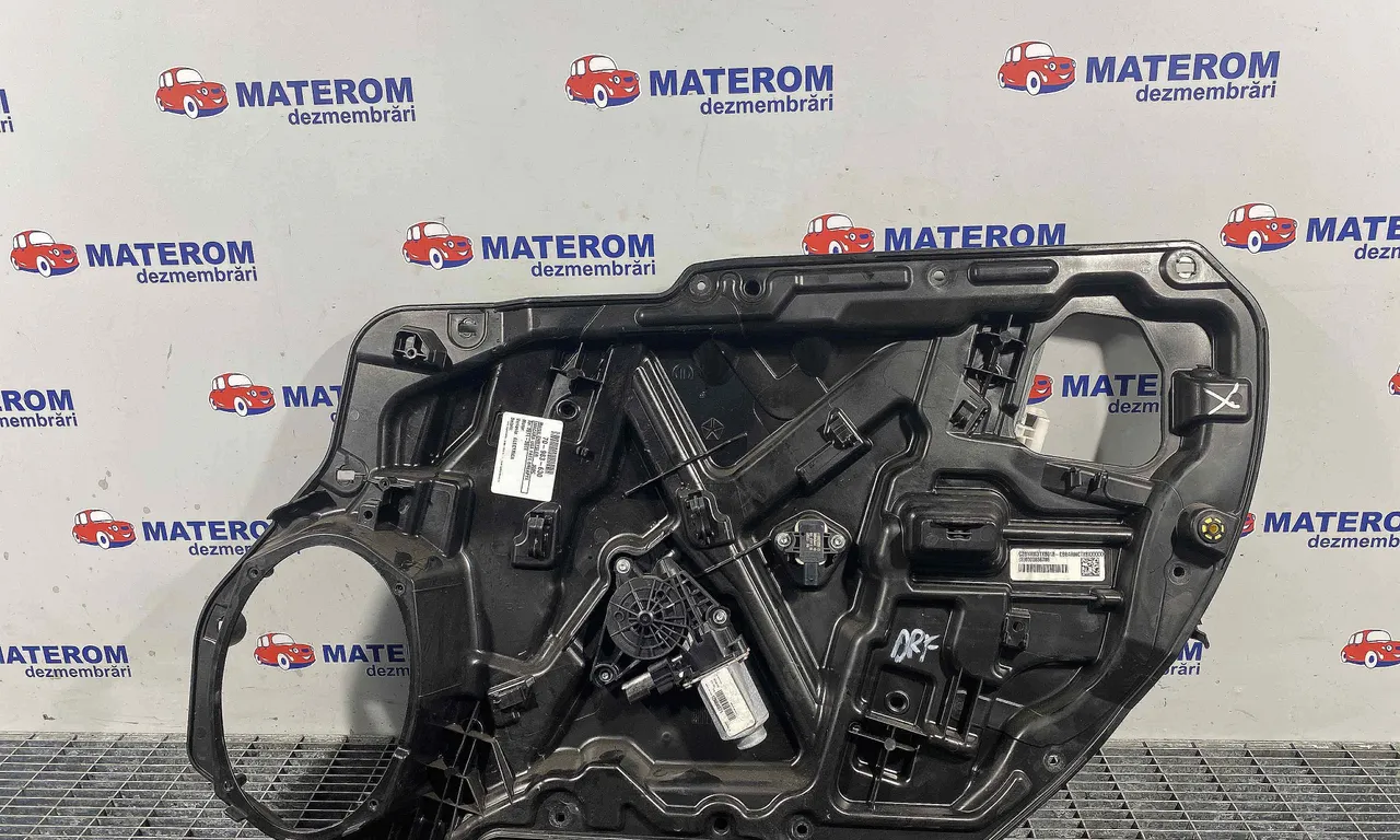 MACARA USA FATA DREAPTA CHRYSLER 300C 2010-2014