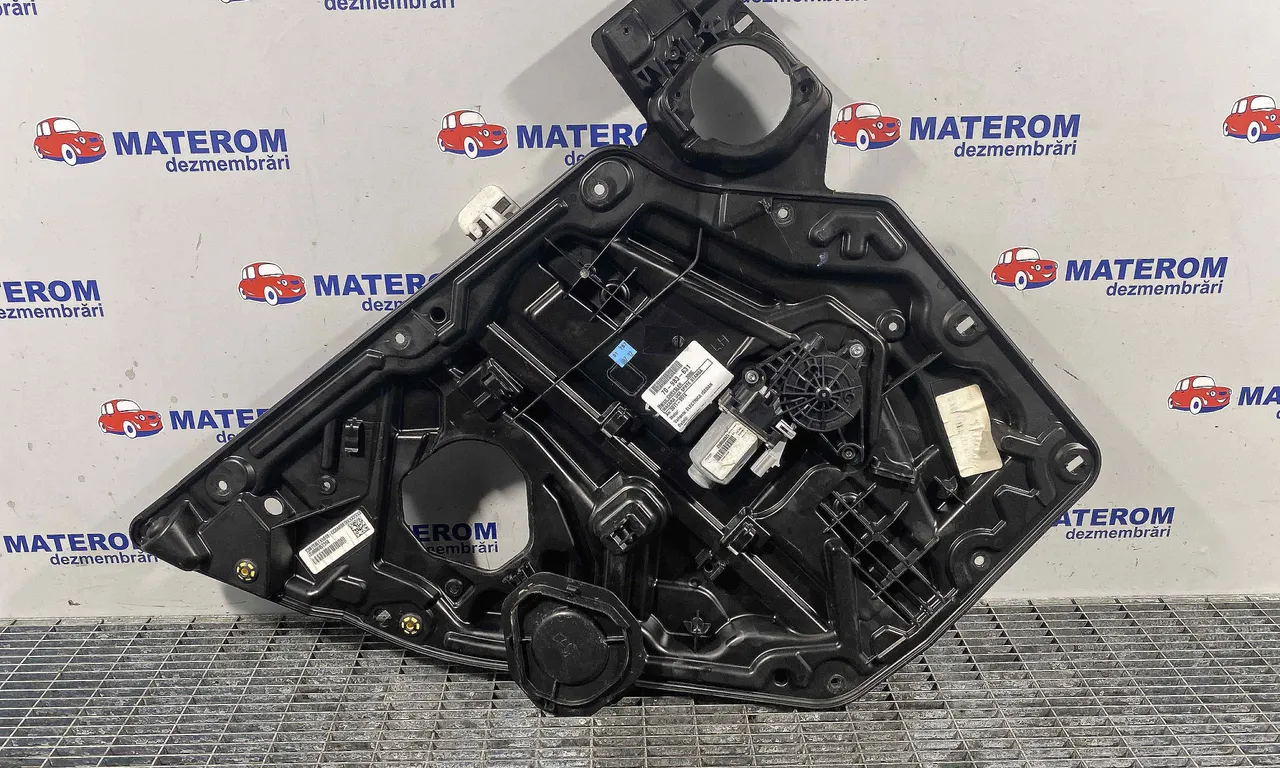 MACARA USA SPATE STANGA CHRYSLER 300C 2010-2014