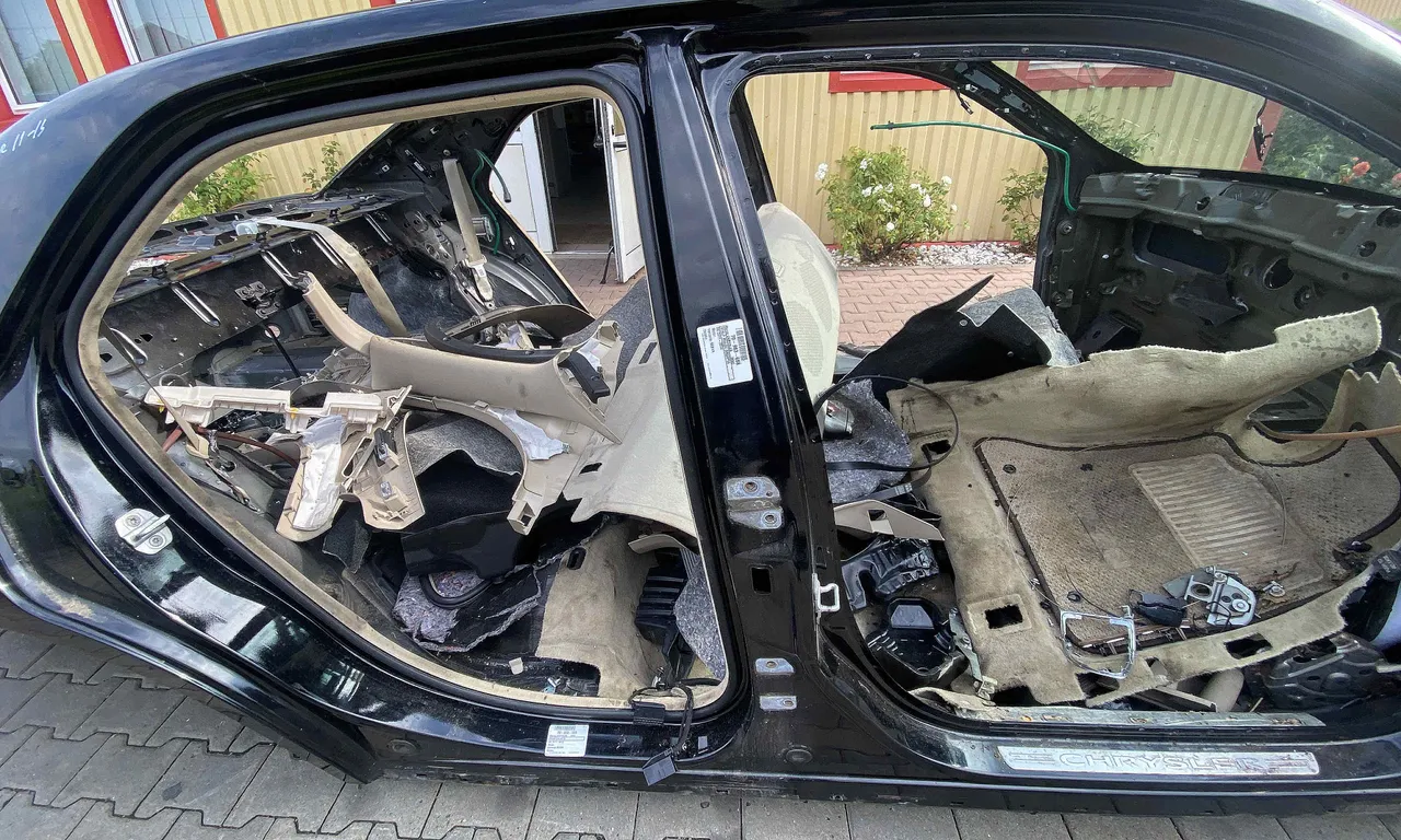 STALP MIJLOC DREAPTA CHRYSLER 300C 2010-2014
