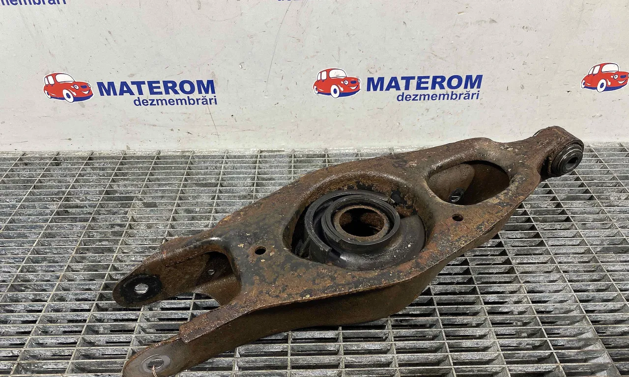 BRAT SPATE INFERIOR STANGA CHRYSLER 300C 2010-2014