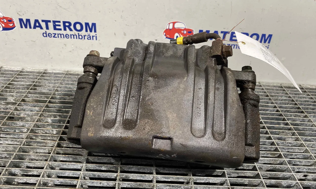 ETRIER FATA STANGA CHRYSLER 300C 2010-2014