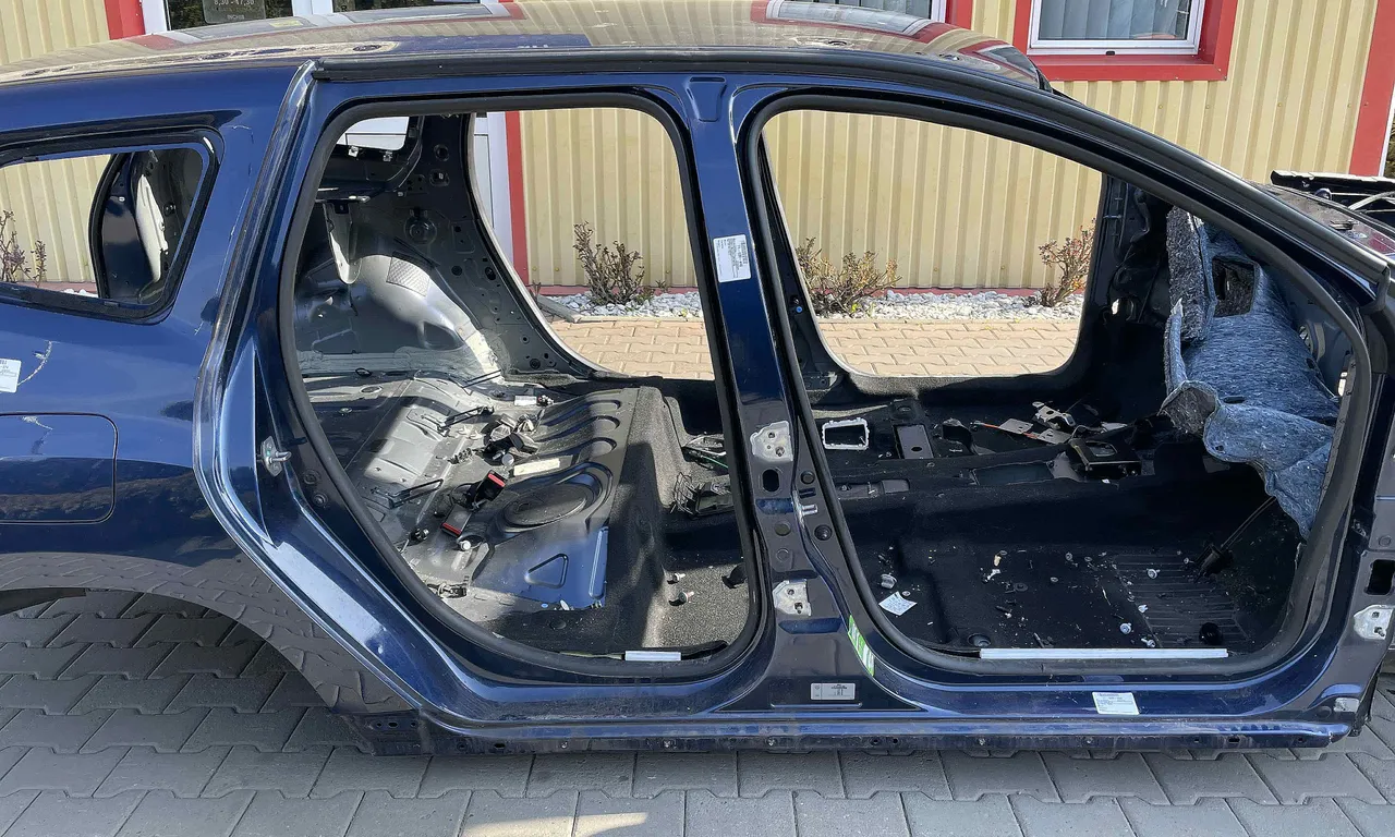 STALP MIJLOC DREAPTA DACIA DUSTER 2017-2022